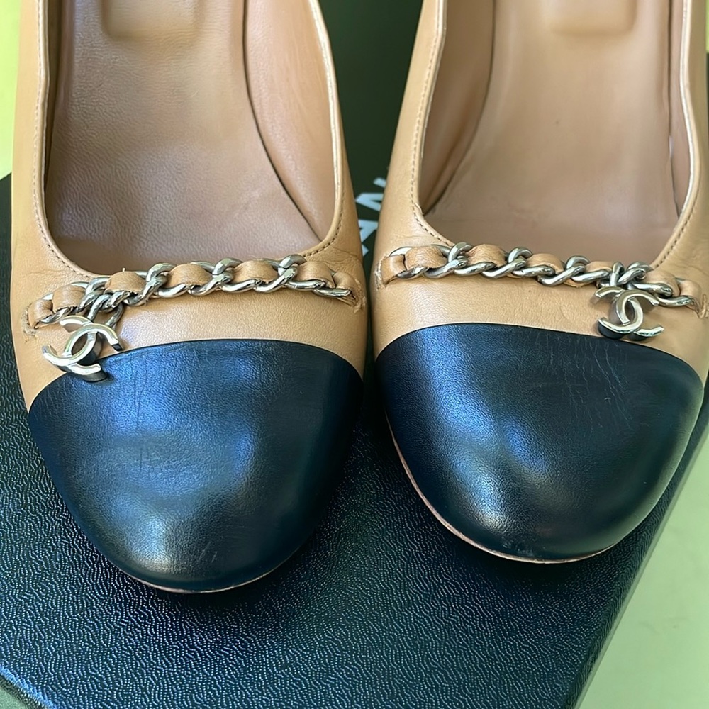 Vintage 80’s light tan/black Chanel all leather shoes with box